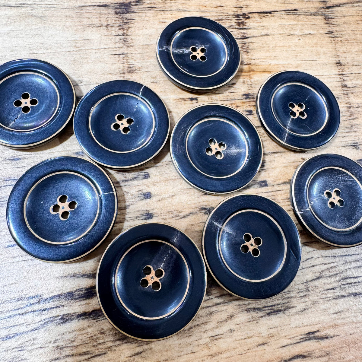 30mm - Dark Horn Buttons