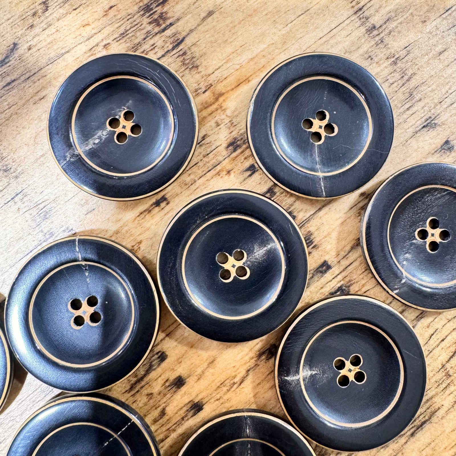 30mm - Dark Horn Buttons
