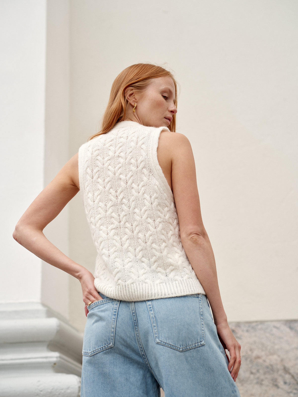 Nordic Chic: Knitting a Modern Wardrobe by Leeni Hoimela