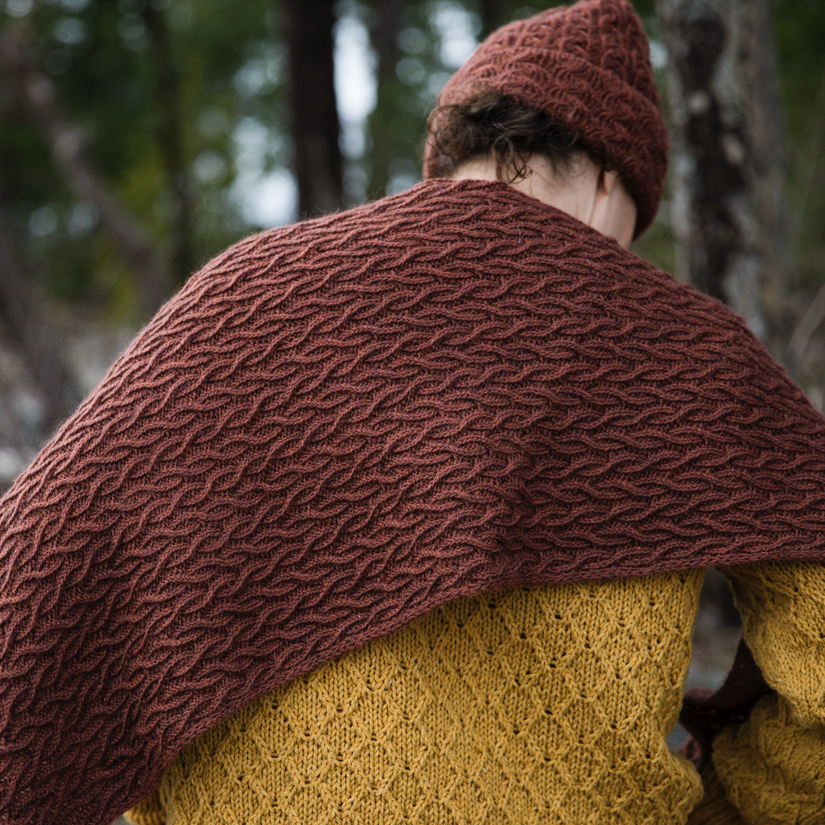 Entwined: Cables, Lace and Knitted Textures by Meiju Kallio