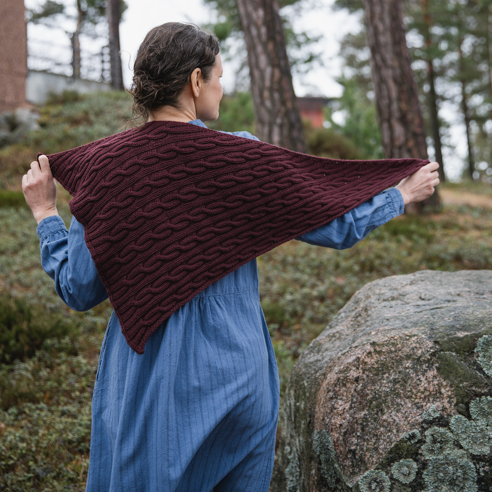 Entwined: Cables, Lace and Knitted Textures by Meiju Kallio