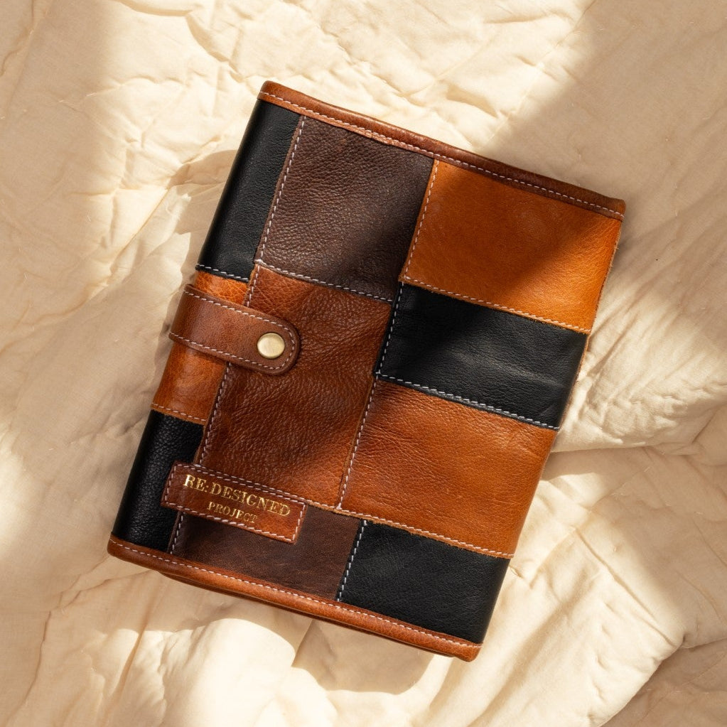 Torn&Cut 14 Interchangeable Needle Case by Re:Designed