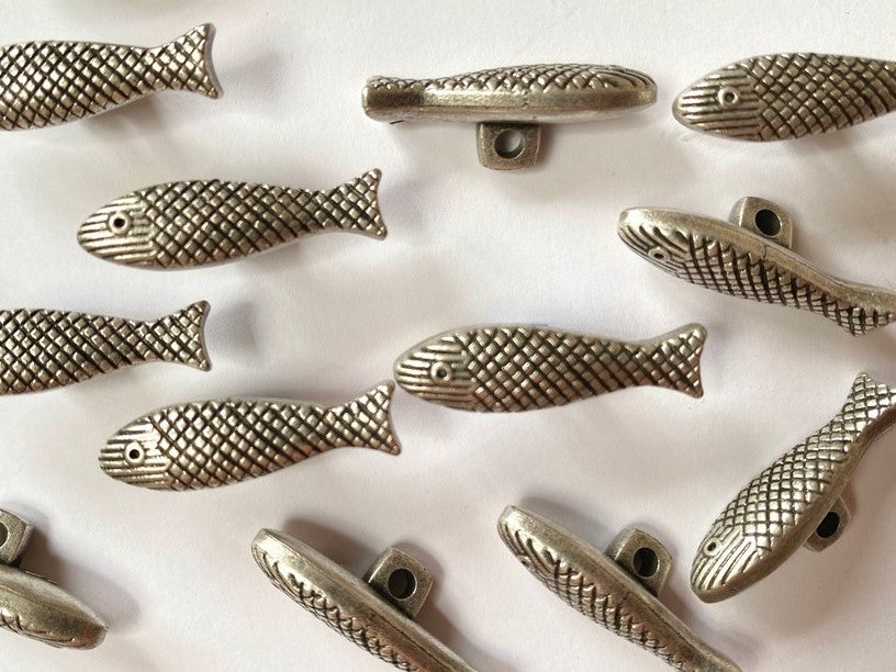 25mm - Metallic Silver Coloured Fish Button