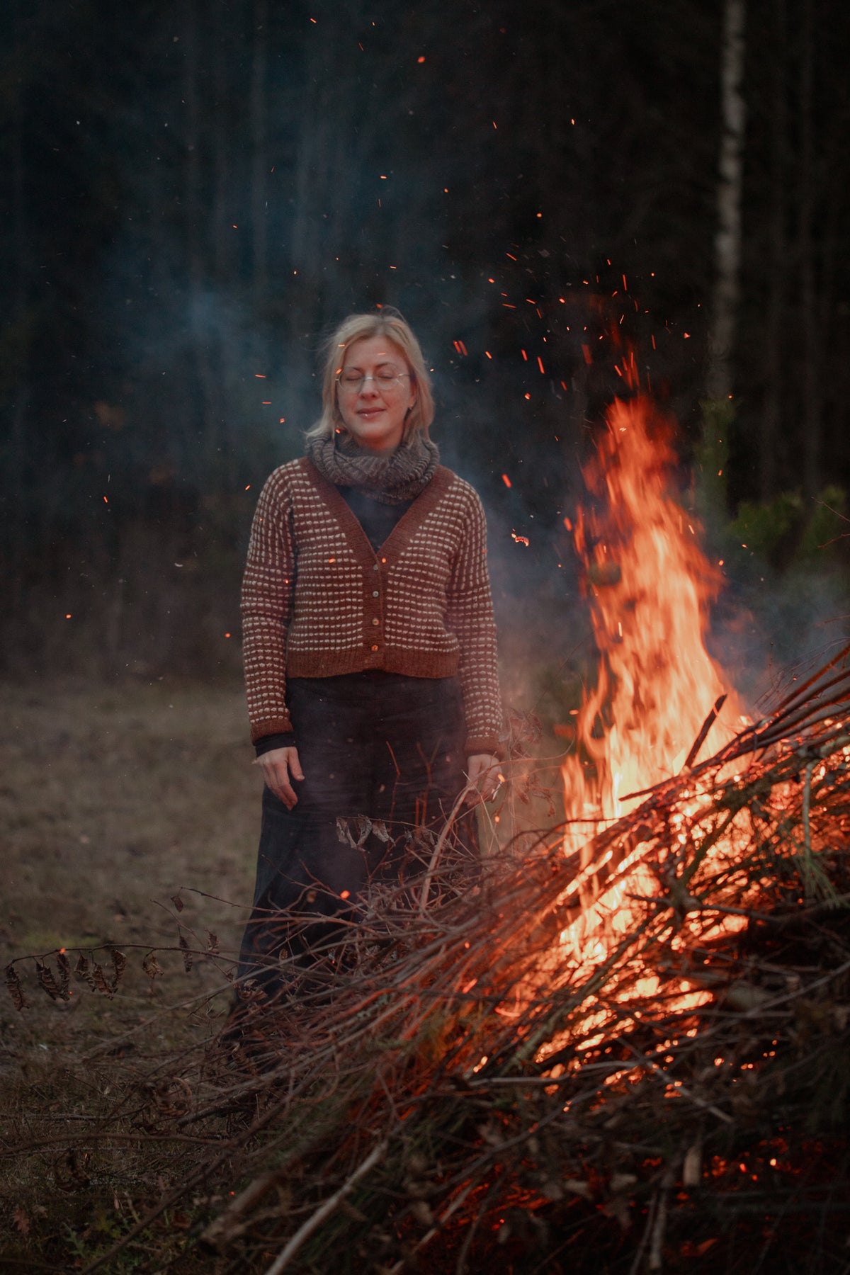 The Island and the Forest: A Knitted Correspondence