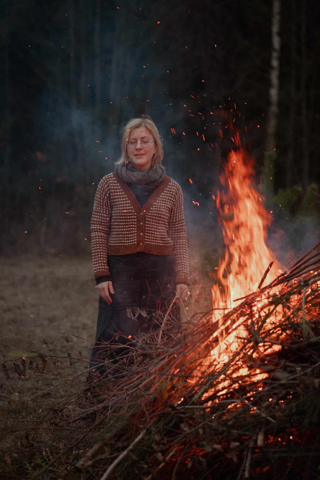 The Island and the Forest: A Knitted Correspondence