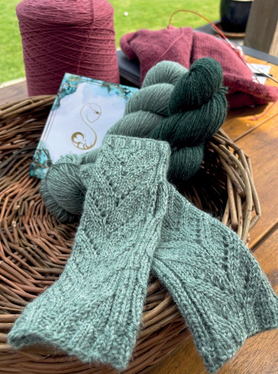 Tree of Life Mittens Kit with Ériu Elements