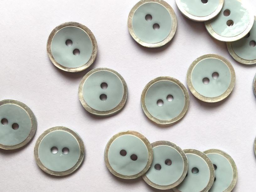 18mm - Pale Blue Glossy, Natural Shell Edge TextileGarden