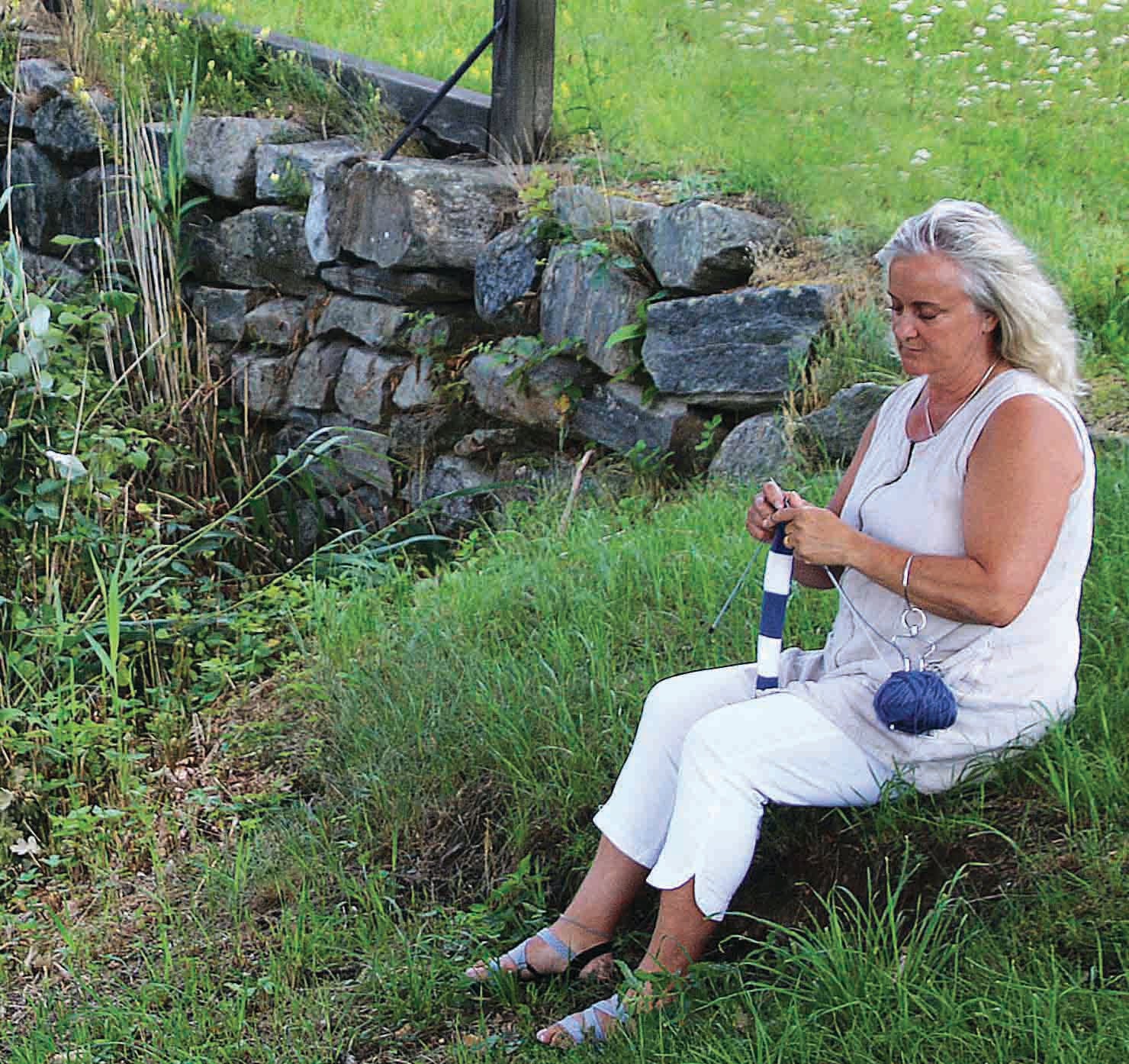 TWIZZTER Portable Yarn Holder Twizzter