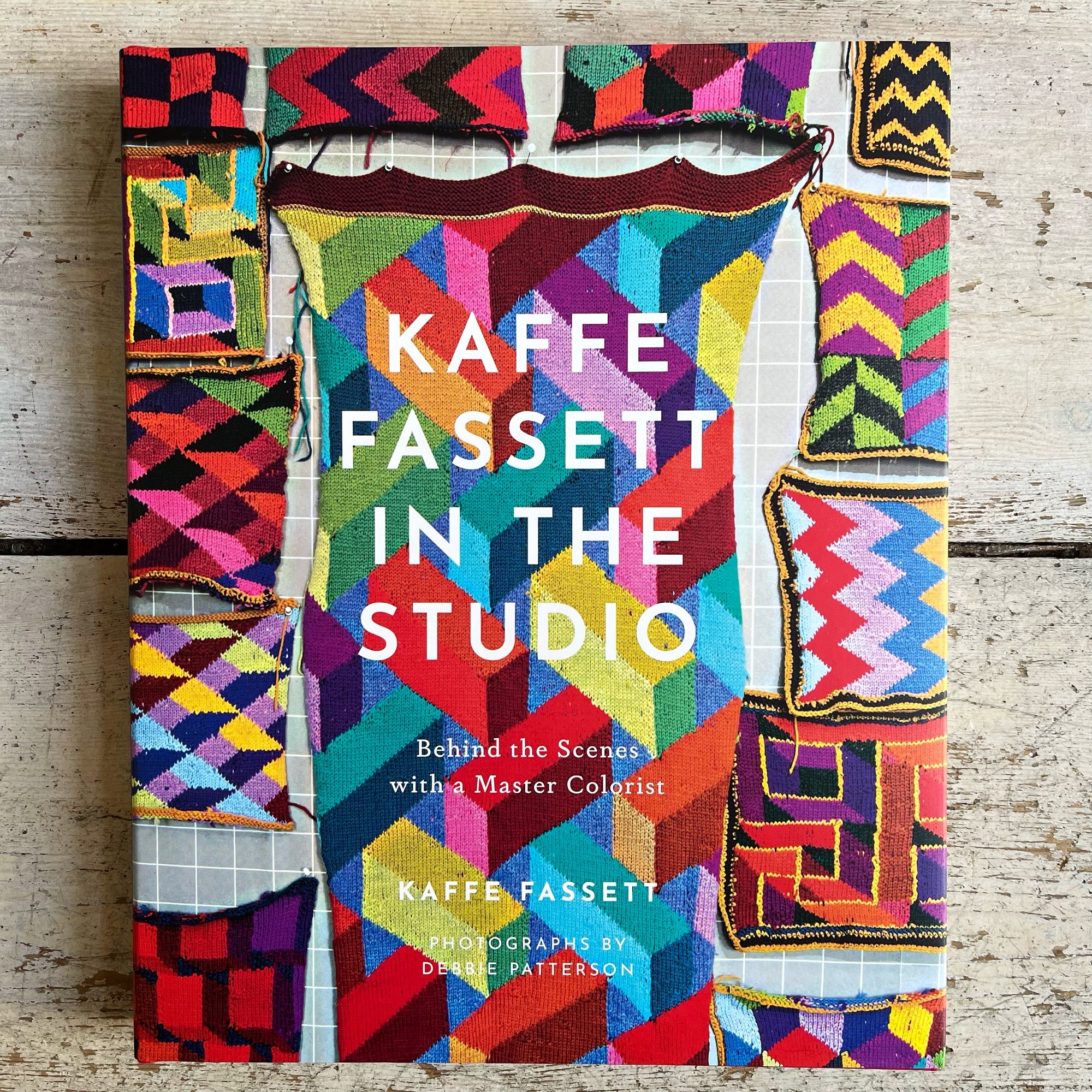 Kaffe Fassett in the Studio: Behind the Scenes with a Master Colorist Search Press