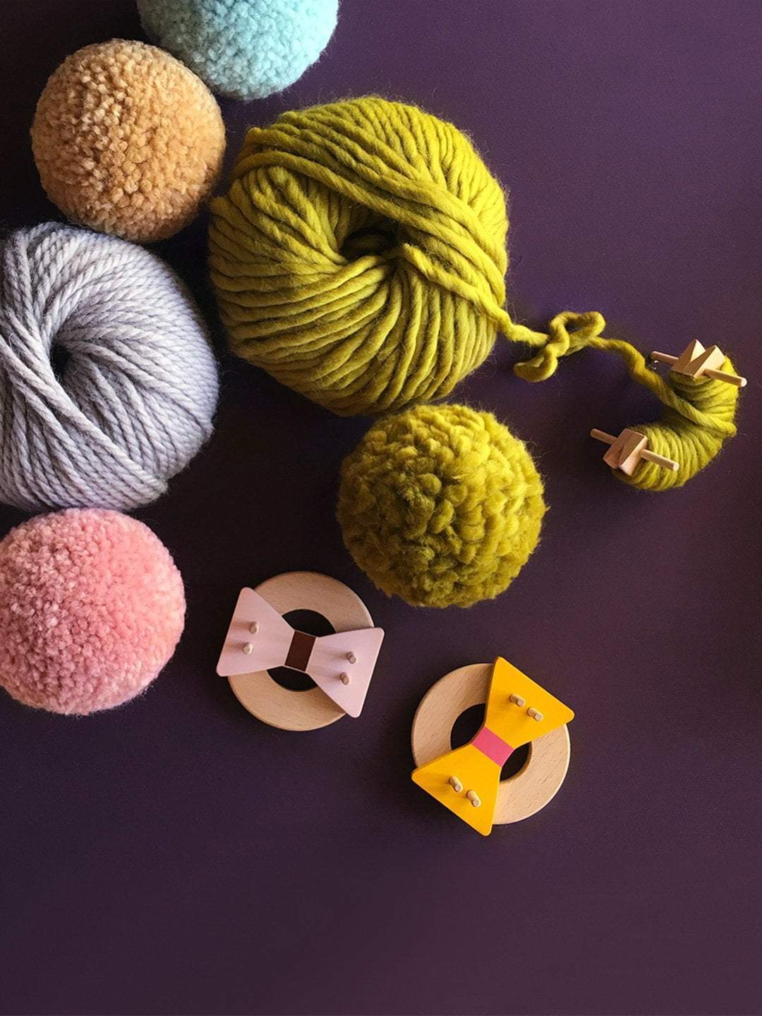 Bow Pom Maker 3.5 - 4.5" Pompoms - Violet Pom Maker