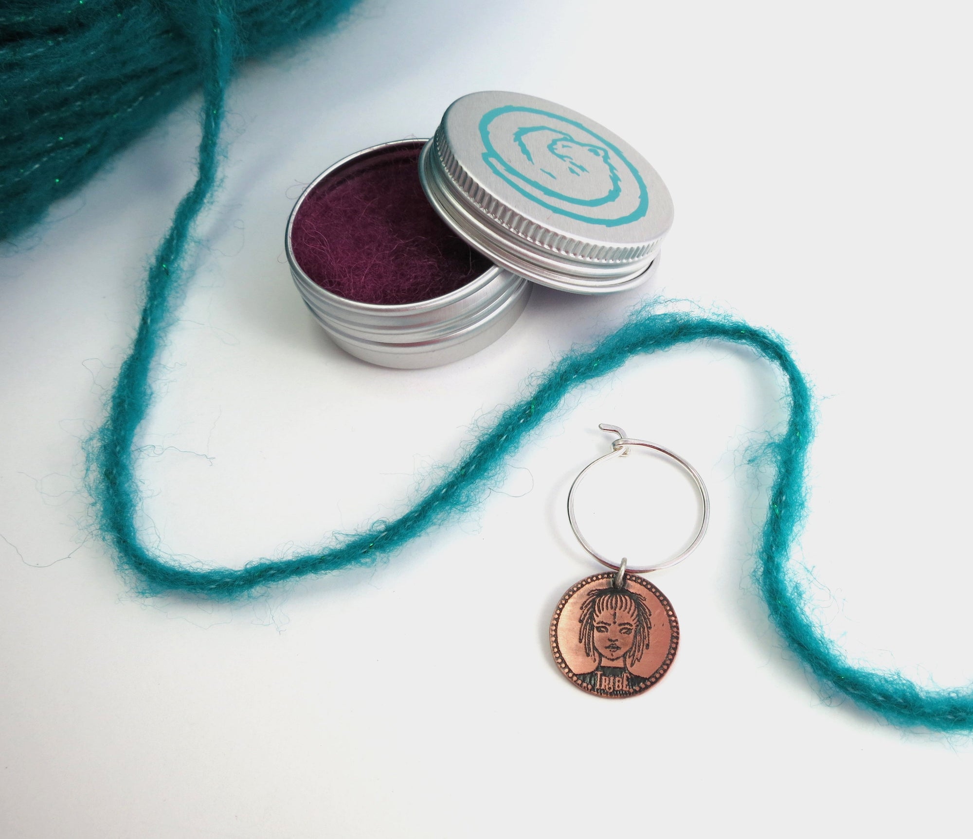Exclusive Tribe Moveable Stitch Marker/Holder FizzCat