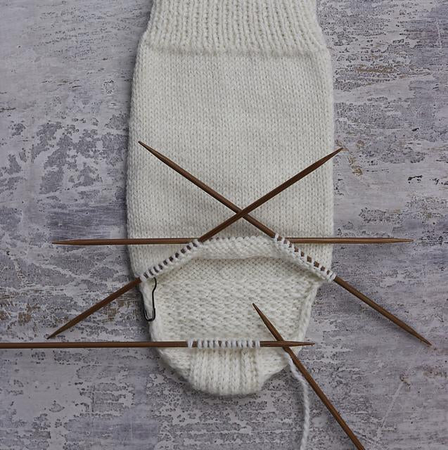 One Sock Beginner Sock Knitting Kit - Basic The Fibre Co